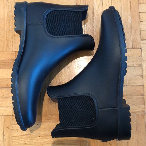 Waterproof Chelsea boots with good grip - Picture 1 of 4